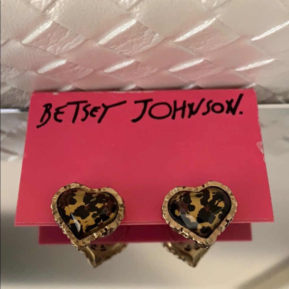Betsey Johnson Leopard Heart Stud Earrings ❤️🐆 - Picture 2 of 2